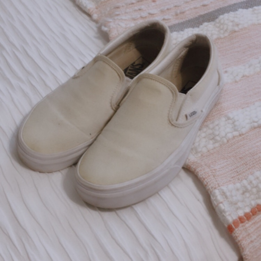 ~white slip on vans~